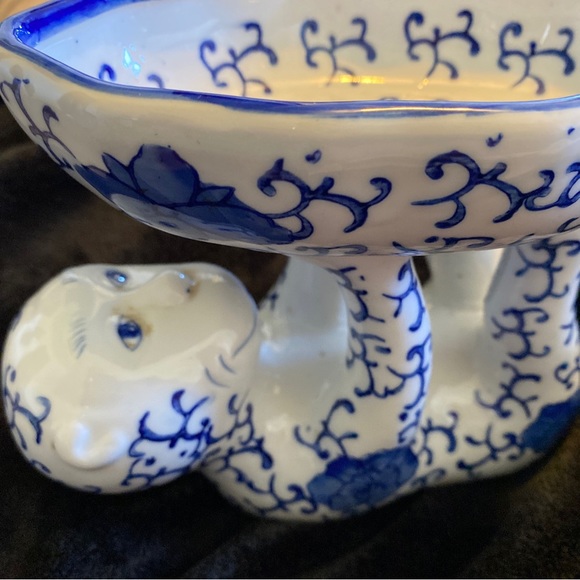 Vintage Chinoiserie Blue and White Monkey Holding a Bowl Decorative Hold… - Picture 7 of 8